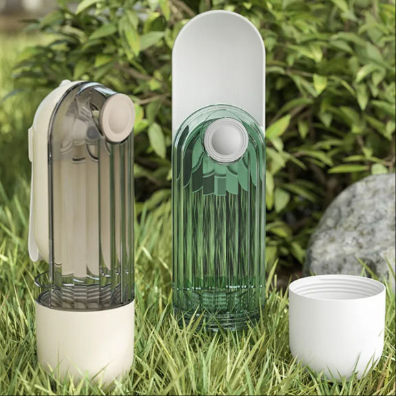 2-in-1 Tragbare Wasserflasche mit Futternapf